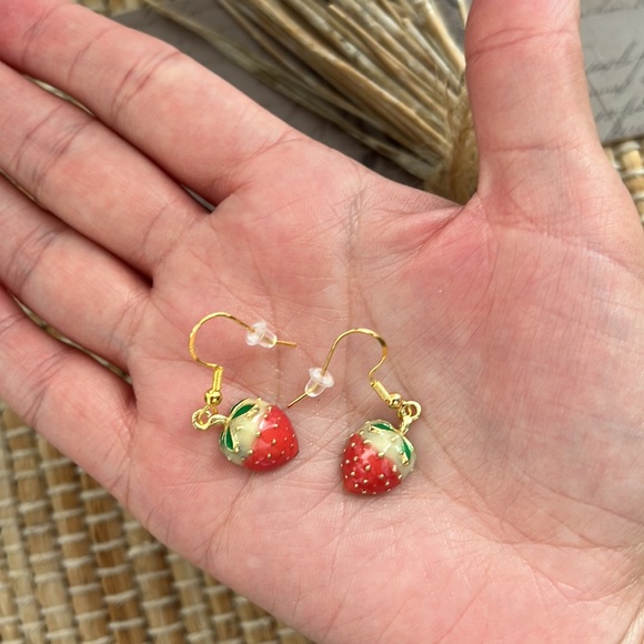 🍓💗 Strawberry earrings handmade summer novelty, cute girly - Picture 2 of 2
